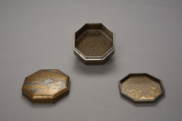 Japan%2C%20unknown%20artist%2C%20%3Cb%3E%3Ci%3E%20Octagonal%20incense%20box%20with%20design%20of%20waves%20and%20rocks%20under%20a%20full%20moon%3C%2Fi%3E%3C%2Fb%3E%2C%2017th%2Fearly%2018th%20century%2C%20lacquered%20wood%20with%20maki-e%20decoration%20and%20metal%20fittings%3B%20custom%20wooden%20box%20and%20cloth%20pouch%2C%20The%20John%20Yeon%20Collection%3B%20Gift%20of%20Richard%20Louis%20Brown%2C%20public%20domain%2C%202012.30.5a-e